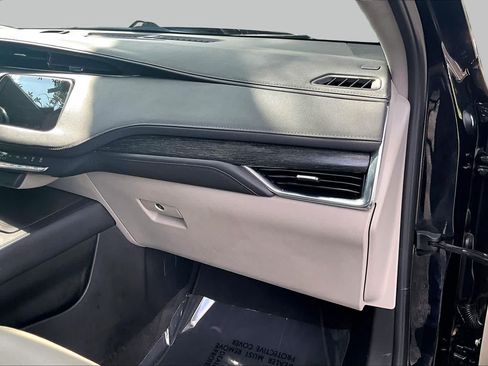 Used 2022 Cadillac XT4 Premium Luxury w/ Safety Alert Package AWD/4WD image 19