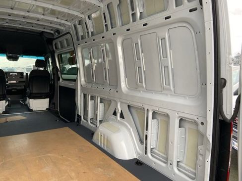 Used 2024 Mercedes-Benz Sprinter 2500 w/ Acoustic Package image 21