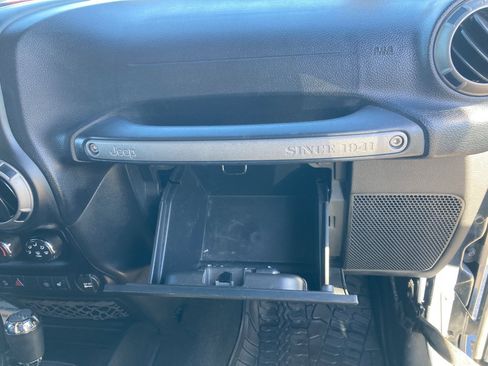 Used 2016 Jeep Wrangler Unlimited Sport image 28