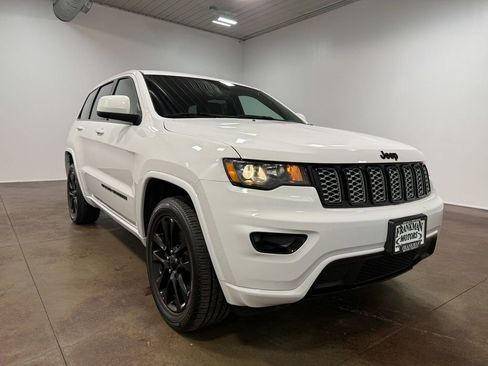 Used 2022 Jeep Grand Cherokee Altitude image 30