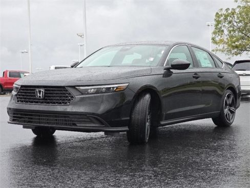 Used 2025 Honda Accord Sport image 4