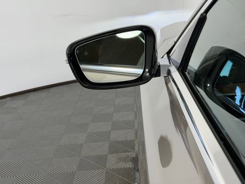 Used 2018 BMW 750i image 24