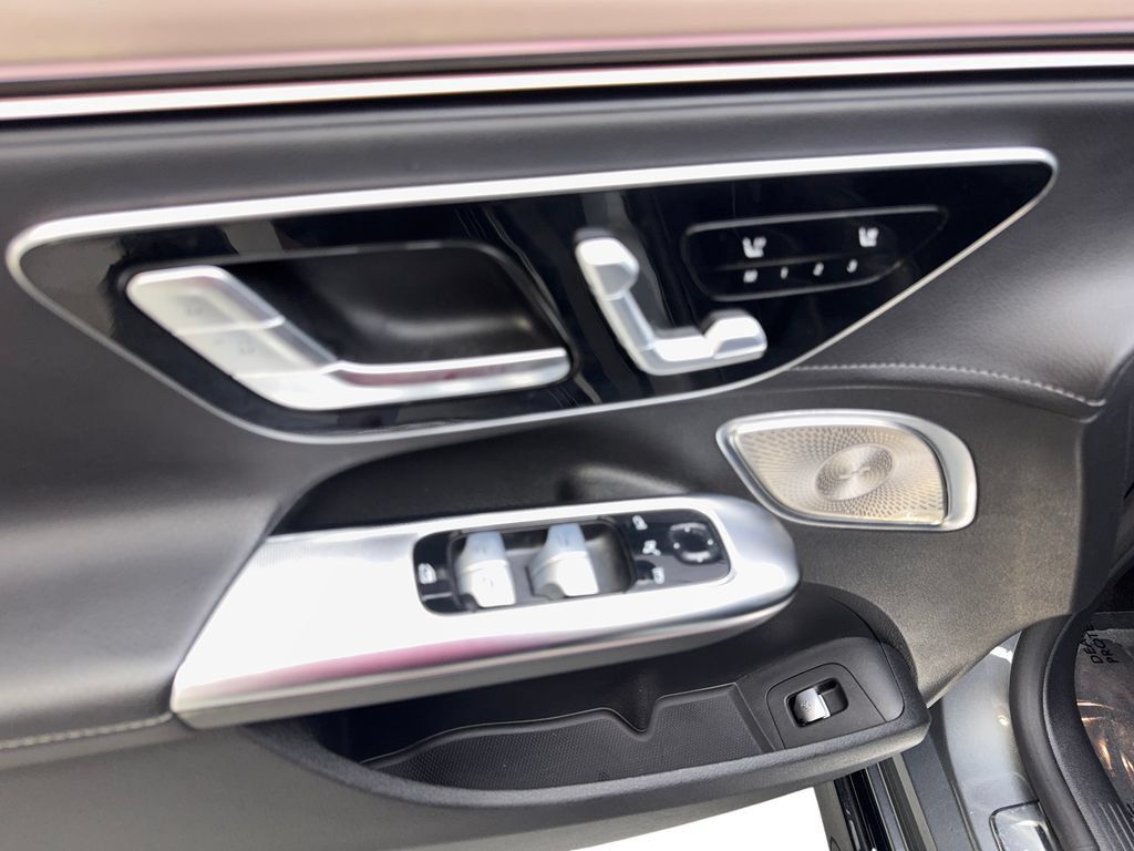 Used 2023 Mercedes-Benz EQE 500 4MATIC Sedan image 32