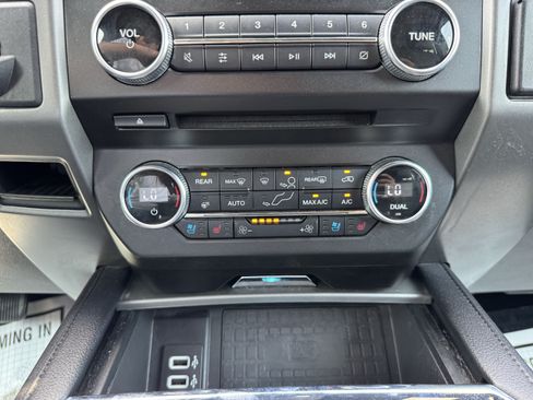 Used 2018 Ford Expedition XLT w/ Equipment Group 202A RWD image 14