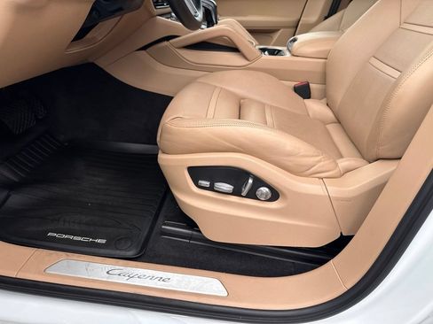 Used 2020 Porsche Cayenne AWD/4WD image 14
