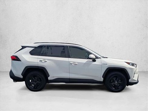 Used 2020 Toyota RAV4 XLE AWD/4WD image 4