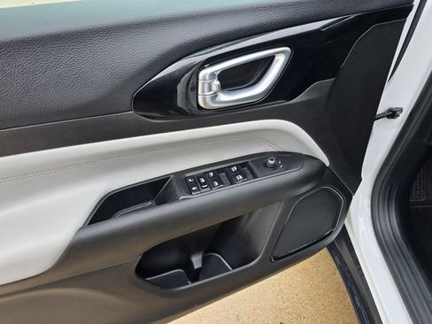 Used 2024 Jeep Compass Limited image 15