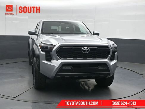 Used 2025 Toyota Tacoma TRD Off-Road w/ TRD Off Road Upgrade Package image 5