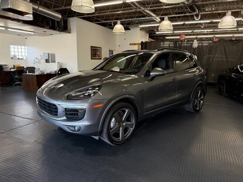 Used 2017 Porsche Cayenne S image 7