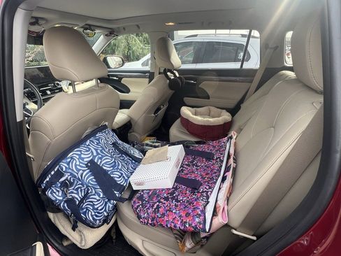 Used 2023 Toyota Highlander Platinum image 13