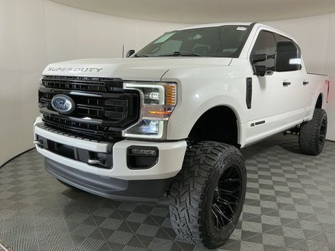 Used 2022 Ford F250 Platinum image 2