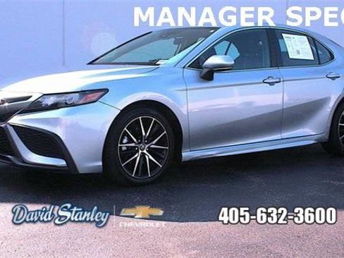 Used 2024 Toyota Camry SE image 1