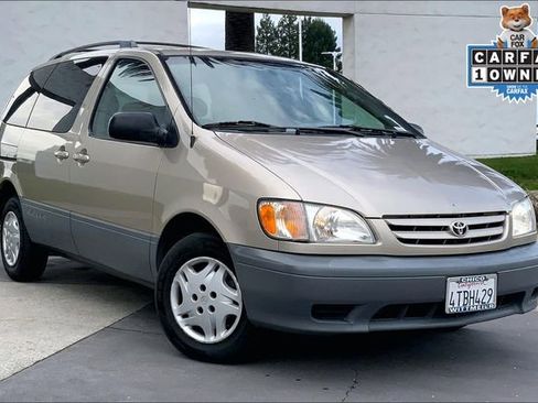 Used 2001 Toyota Sienna LE image 2