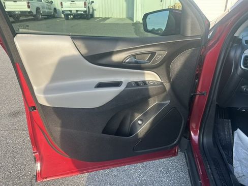 Used 2018 Chevrolet Equinox LT FWD image 17