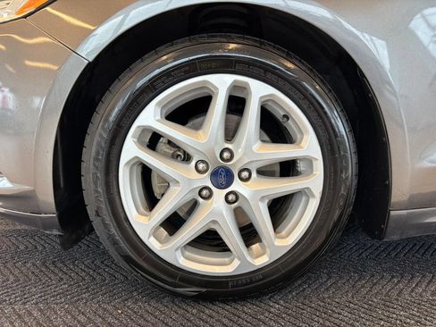 Used 2016 Ford Fusion SE FWD image 12