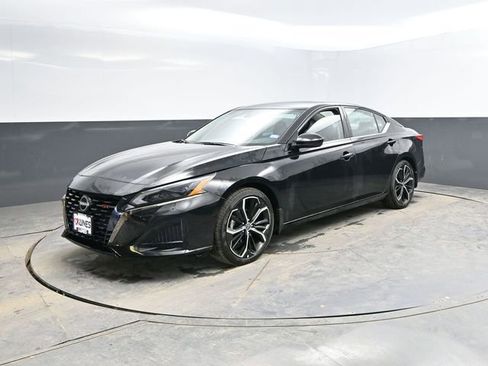 Used 2025 Nissan Altima 2.5 SR FWD image 5