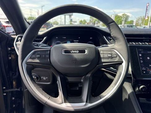 Used 2023 Jeep Grand Cherokee L Laredo image 17