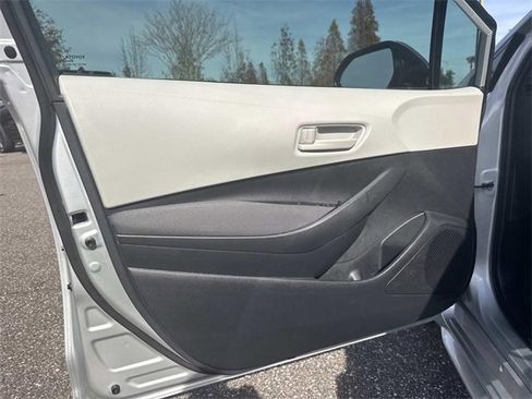 Used 2025 Toyota Corolla LE image 15