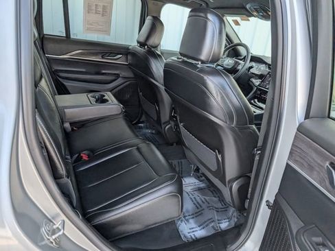 Used 2024 Jeep Grand Cherokee Limited w/ MOPAR Finishing Package image 27