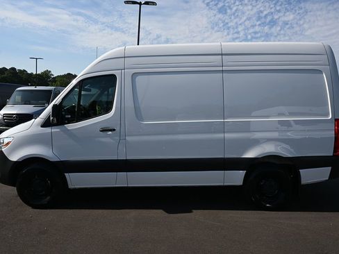 Used 2025 Mercedes-Benz Sprinter 2500 image 3