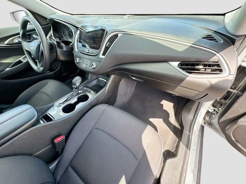 Used 2025 Chevrolet Malibu LT image 27