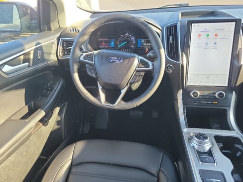 Used 2024 Ford Edge SEL w/ Convenience Package image 15