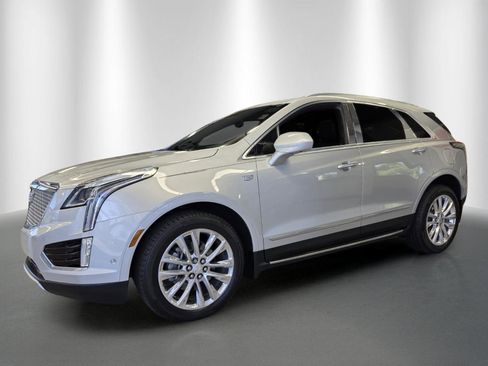 Used 2018 Cadillac XT5 Platinum w/ Driver Assist Package AWD/4WD image 3
