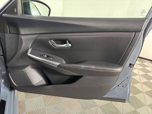 Used 2024 Nissan Sentra SR FWD image 29