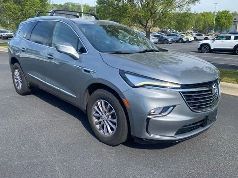Used 2023 Buick Enclave Essence image 8