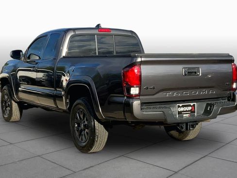 Used 2022 Toyota Tacoma SR5 AWD/4WD image 12
