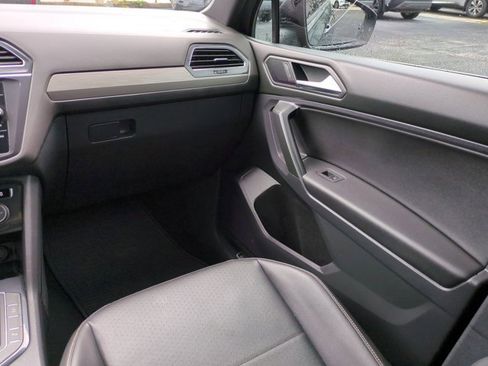Used 2021 Volkswagen Tiguan SE R-Line image 17