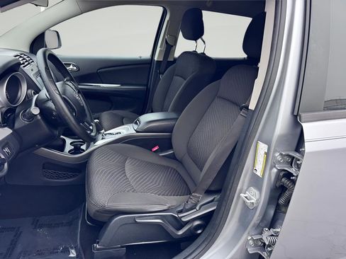 Used 2017 Dodge Journey SE image 21