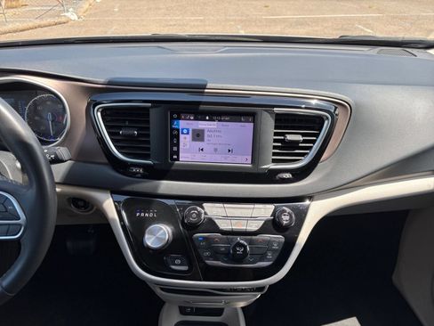 Used 2023 Chrysler Voyager LX FWD image 14