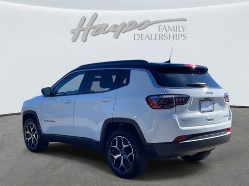 Certified 2025 Jeep Compass Limited image 8