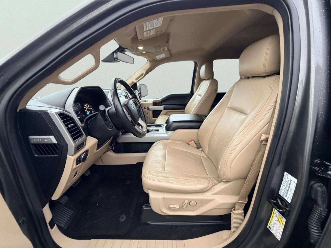 Used 2017 Ford F150 Lariat w/ Equipment Group 502A Luxury AWD/4WD image 16