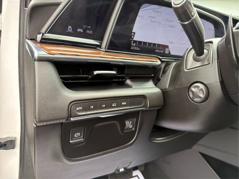 Certified 2021 Cadillac Escalade Premium Luxury AWD/4WD image 19