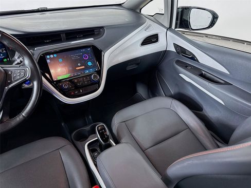 Used 2019 Chevrolet Bolt Premier w/ Infotainment Package FWD image 24
