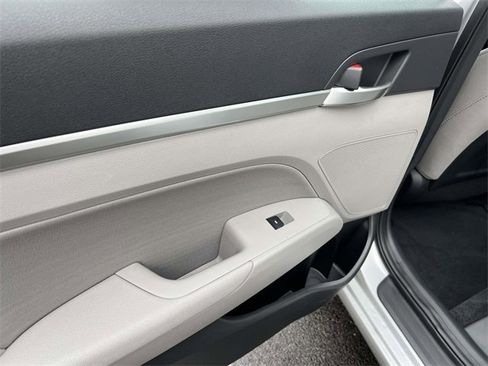 Used 2019 Hyundai Elantra SEL image 12