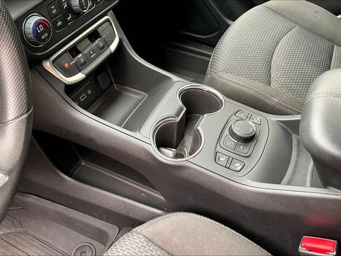Used 2024 GMC Terrain SLE w/ Driver Convenience Package AWD/4WD image 16