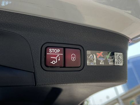 Used 2025 Mercedes-Benz GLE 450 4MATIC w/ AMG Line Exterior image 23