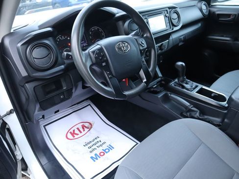 Used 2019 Toyota Tacoma SR image 18