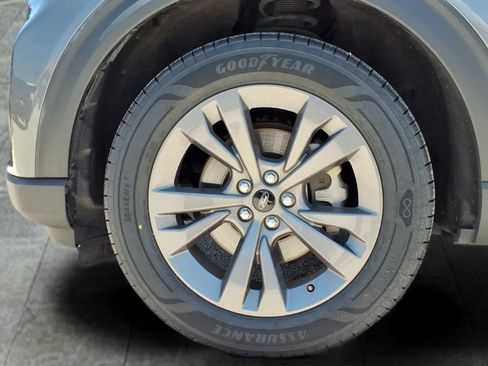 Used 2025 Ford Explorer Active w/ Active Comfort Package AWD/4WD image 8