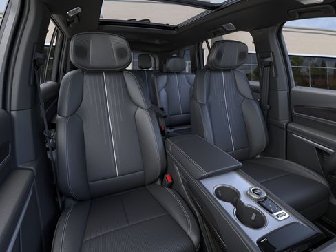 New 2027 Cadillac Vistiq Sport w/ LPO, Floor Liner Package AWD/4WD image 16