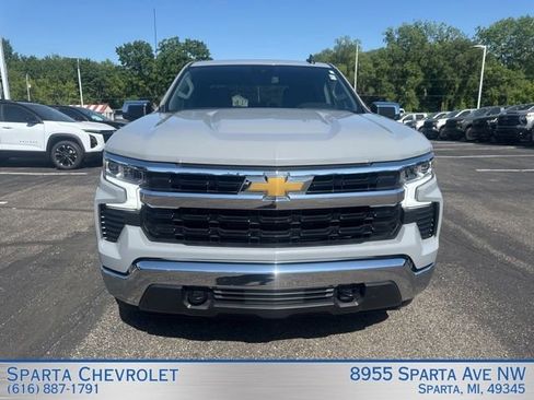 Used 2024 Chevrolet Silverado 1500 LT AWD/4WD image 8