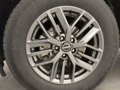 Used 2024 Nissan Rogue S AWD/4WD image 31