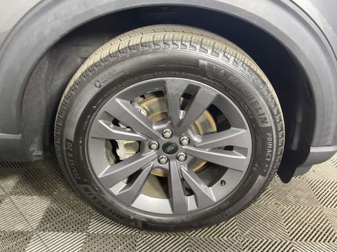 Used 2022 Ford Explorer XLT w/ Equipment Group 202A image 7