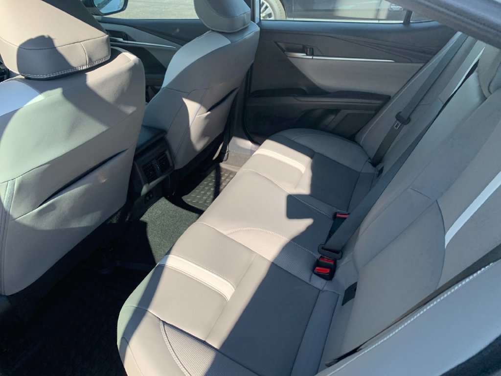 Used 2025 Toyota Camry SE w/ Convenience Package FWD image 14