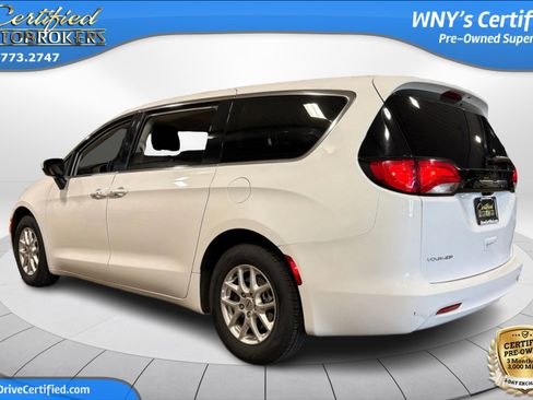 Used 2023 Chrysler Voyager LX FWD image 8