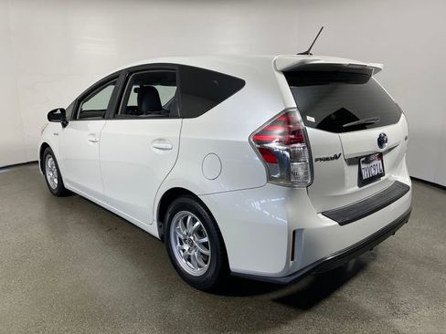 Used 2017 Toyota Prius V image 5