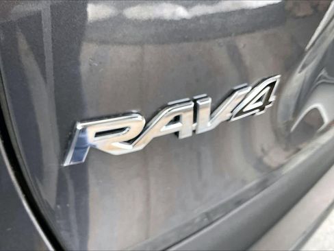 Used 2021 Toyota RAV4 XLE w/ Convenience Package AWD/4WD image 10